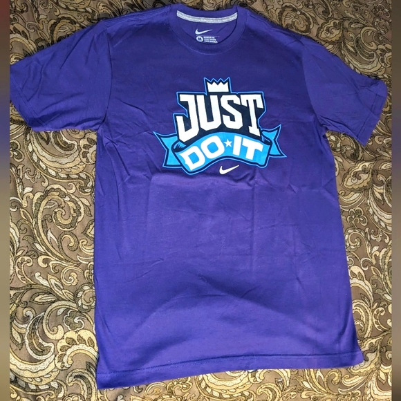Nike Just Do It T-shirt 💜🤍 - Picture 1 of 4